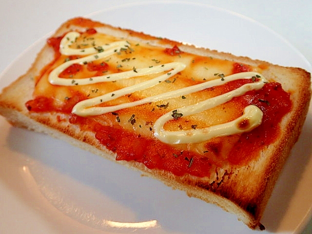 ピザ/マヨ/バジルで　チーズトースト