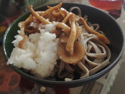 冷やしなめこおろしつけ蕎麦