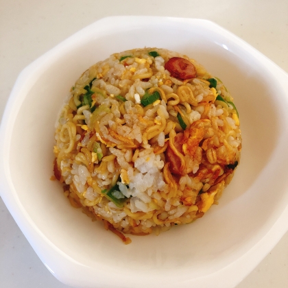 インスタントラーメンで☆そば飯風炒飯