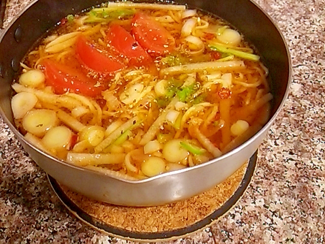 大根とブロ茎とトマトの糖質０辛味噌ラーメン