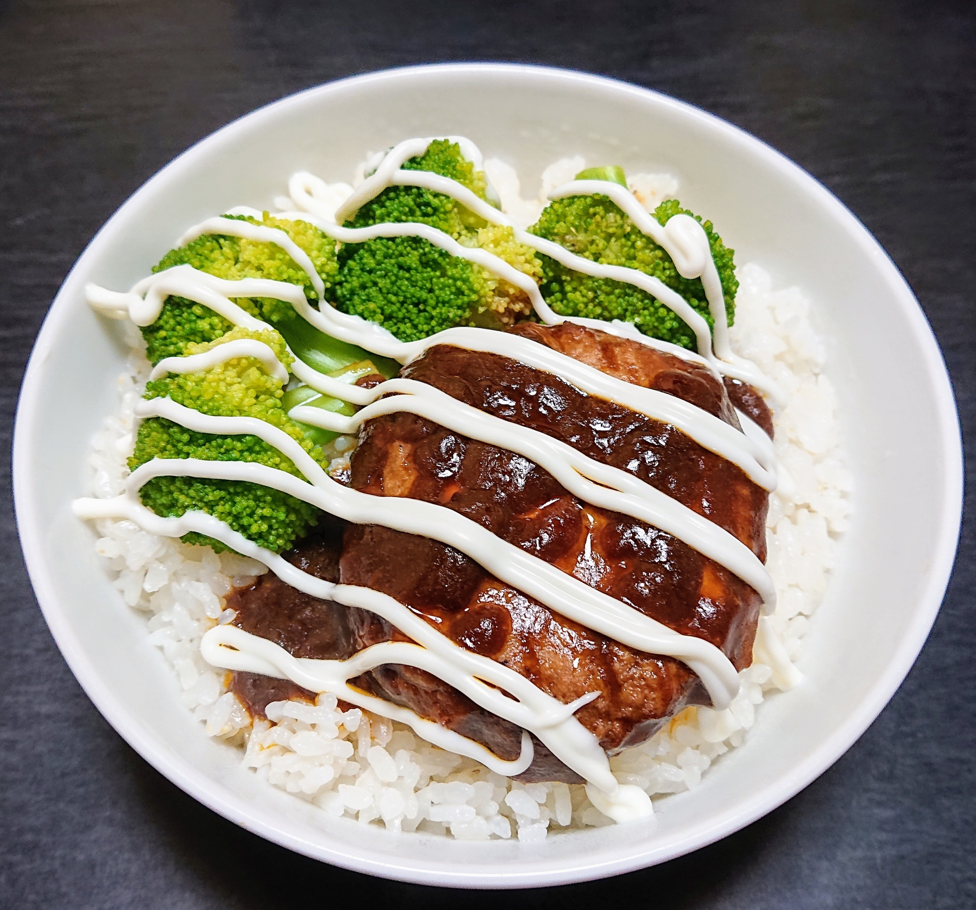レトルトで☆ブロッコリーバーグマヨ丼