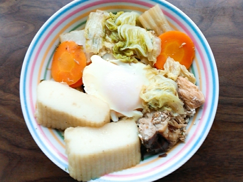 白菜と上天ぷらとサバ缶と落とし卵の煮物