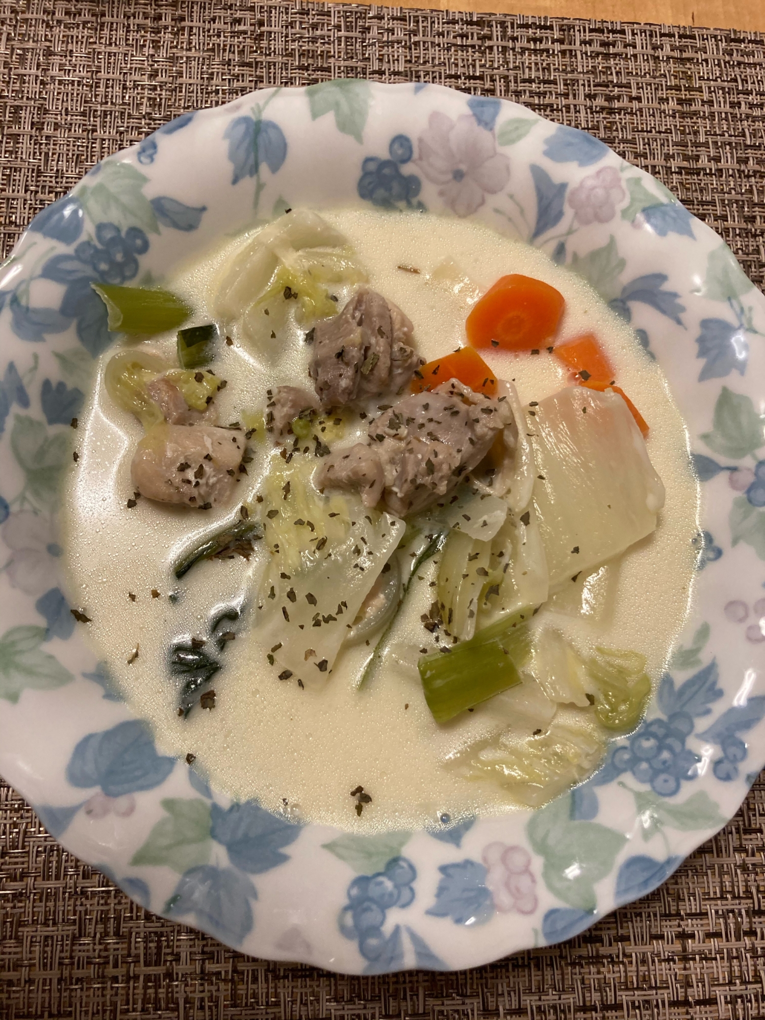 鶏肉と小松菜のホワイトスープ