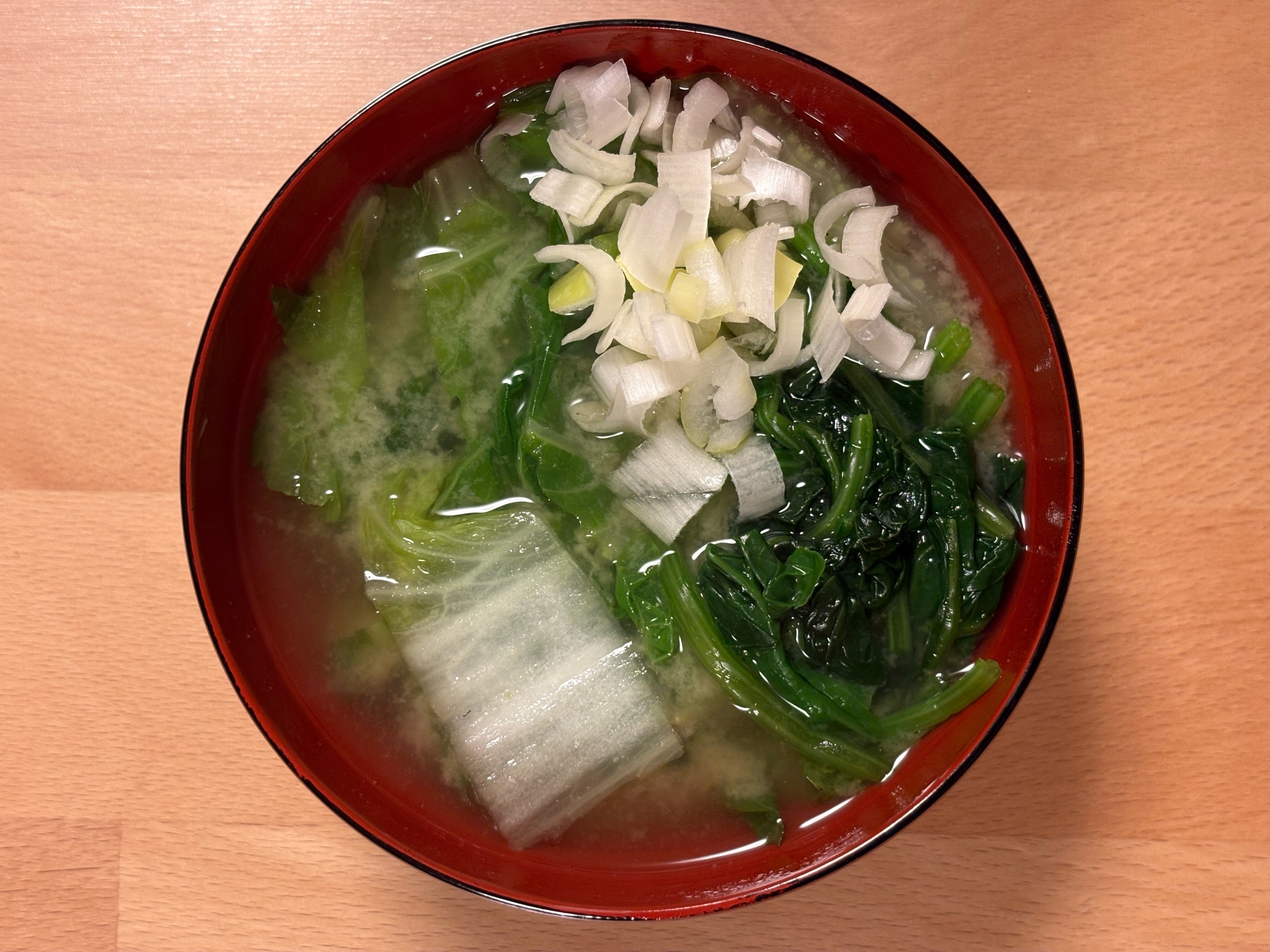 白菜とほうれん草の味噌汁