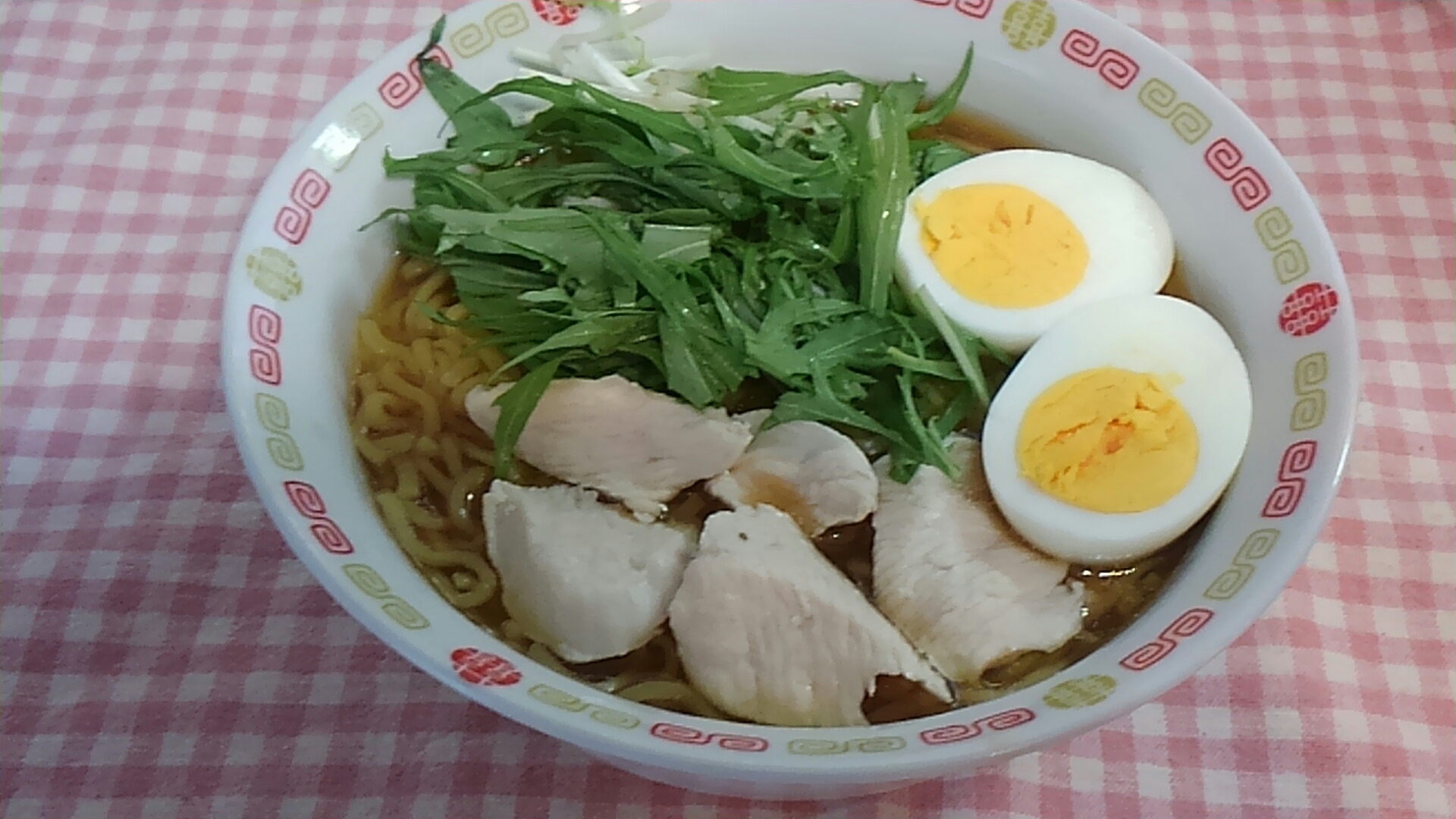 鶏むね肉と水菜と茹で卵の醤油ラーメン☆