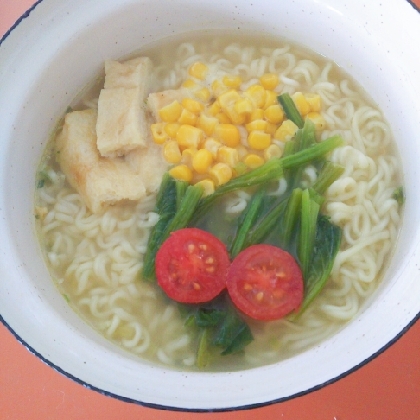 フルーツトマトと小松菜のラーメン