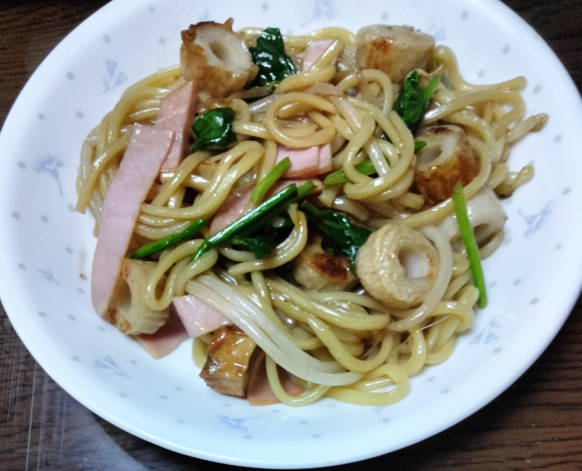 ハムちくわ もやしほうれん草のソース焼きそば