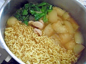 冬も近づく♪サリ麺と冬瓜の煮込みラーメン♪