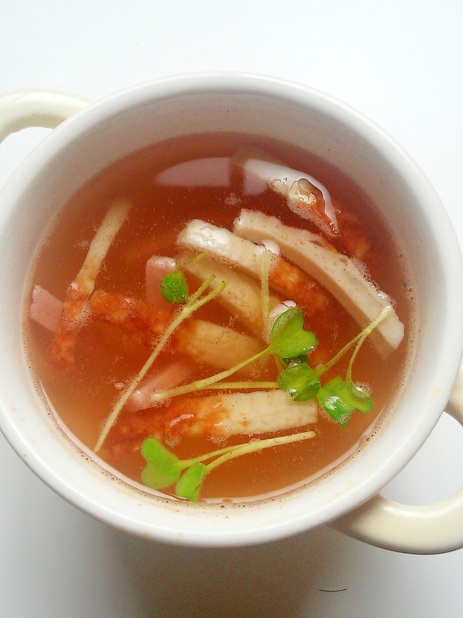 魚肉ソーセージとちくわとかいわれ大根の和風スープ