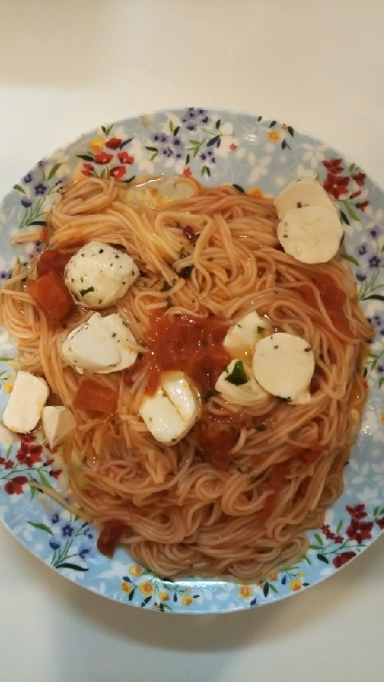 オイル漬けのモッツァレラで作りました。パスタ代わりにそうめんで。美味しかったです！