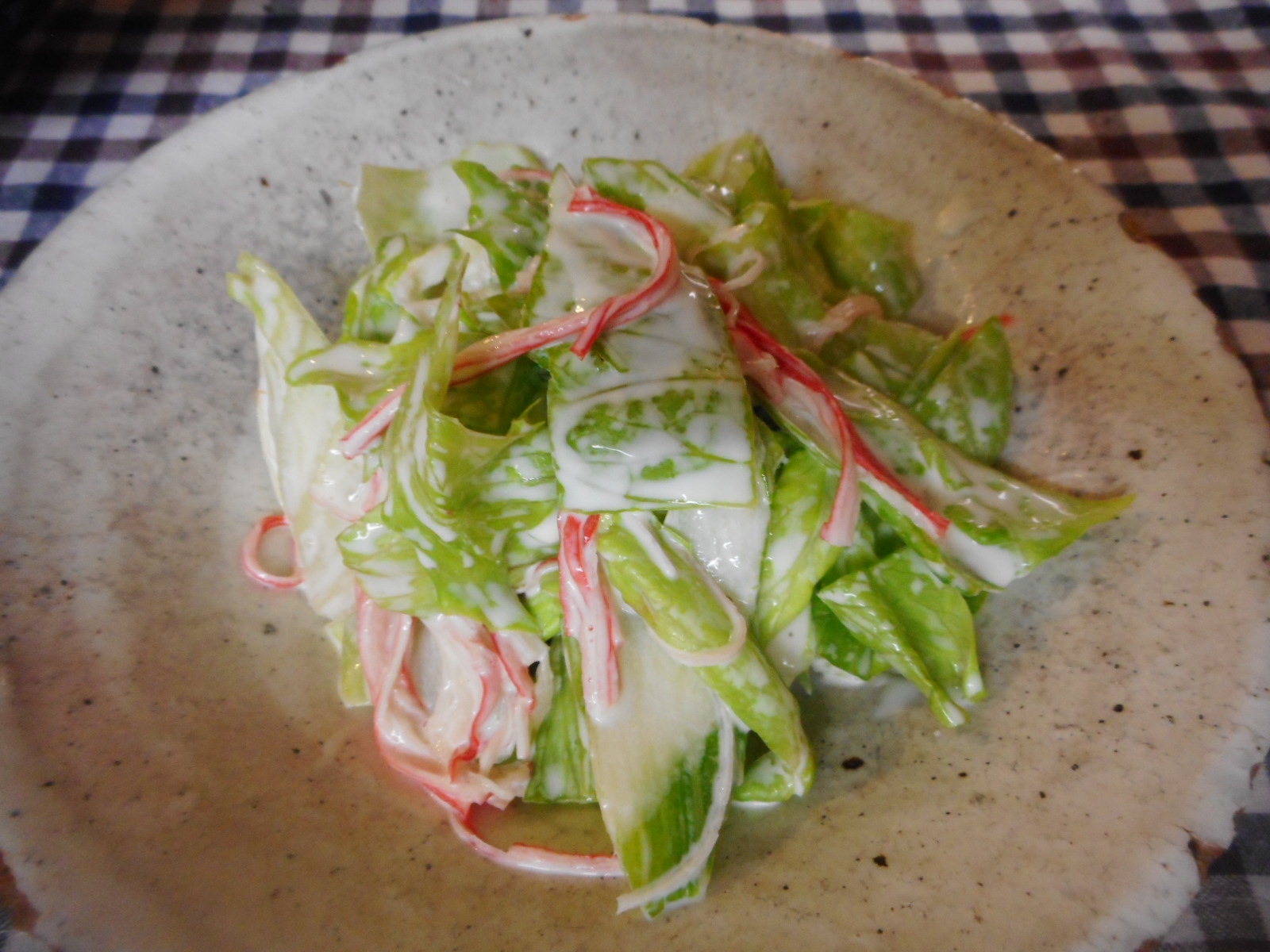 セロリとレタスとカニカマのマヨサラダ