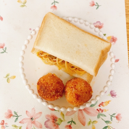 ナポリパン　ナポリタンサンドイッチ