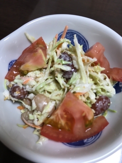 トマトが冷蔵庫にあったので、上に乗せてみました。お豆が良いアクセントになっていました。味付けも良かったです。また作りたいです。