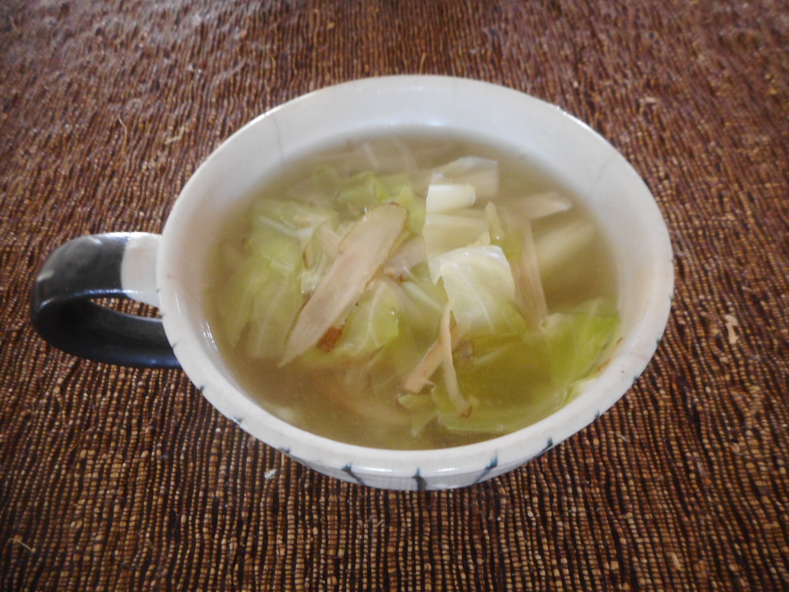 キャベツとゴボウの生姜スープ