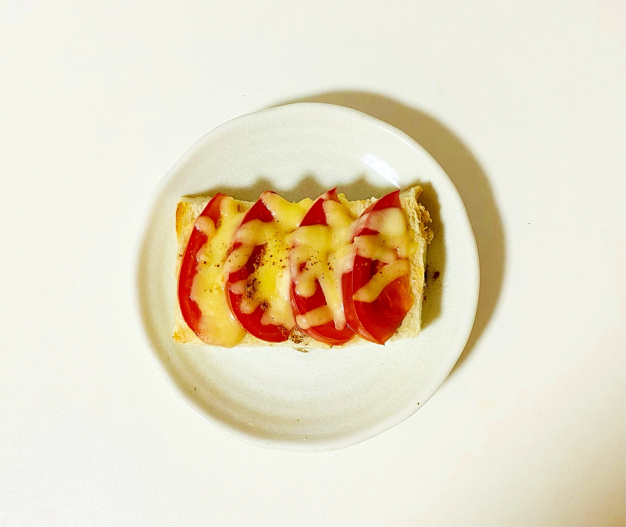 簡単トマトチーズトースト