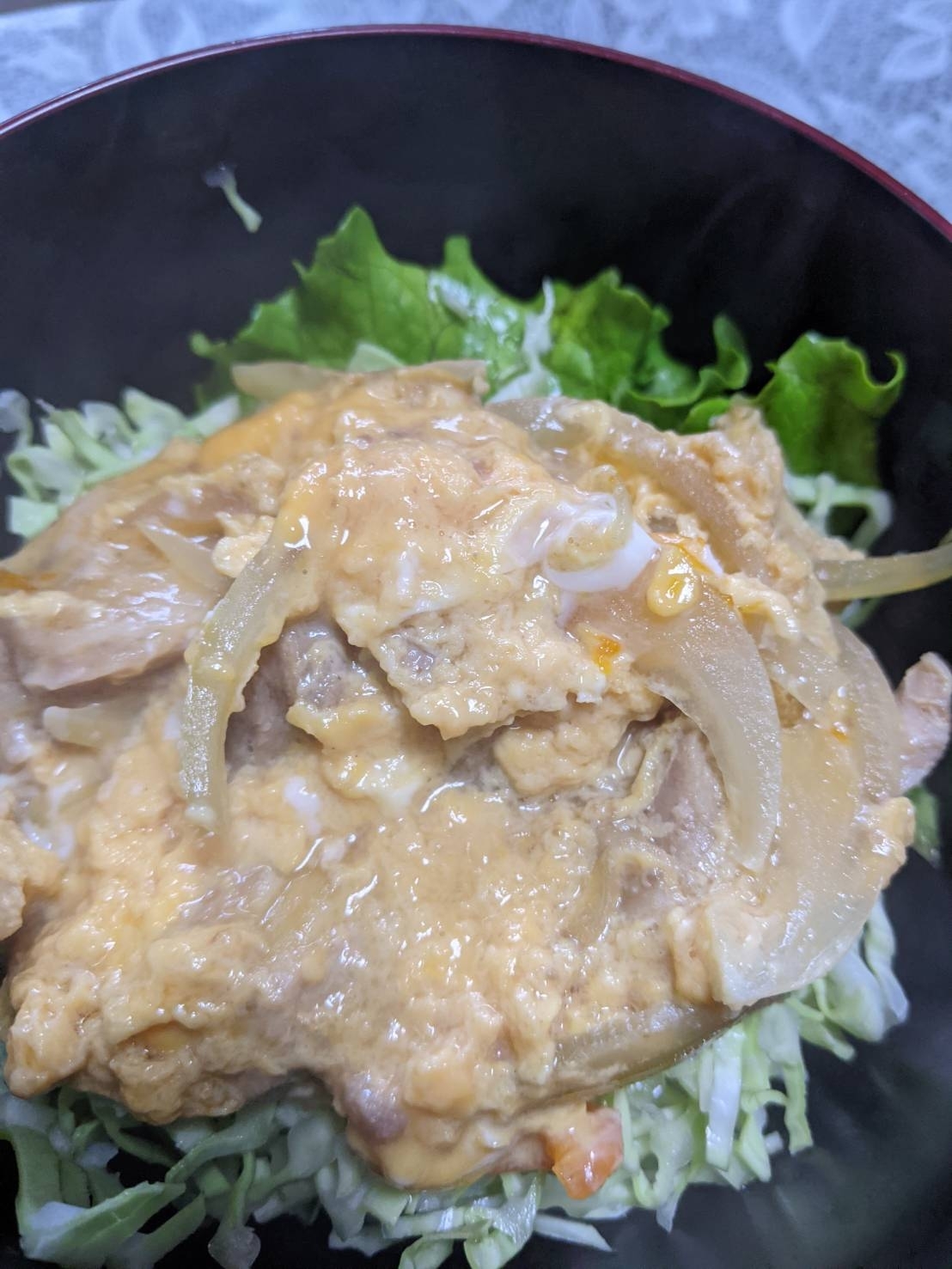 シャキシャキ生野菜入り親子丼