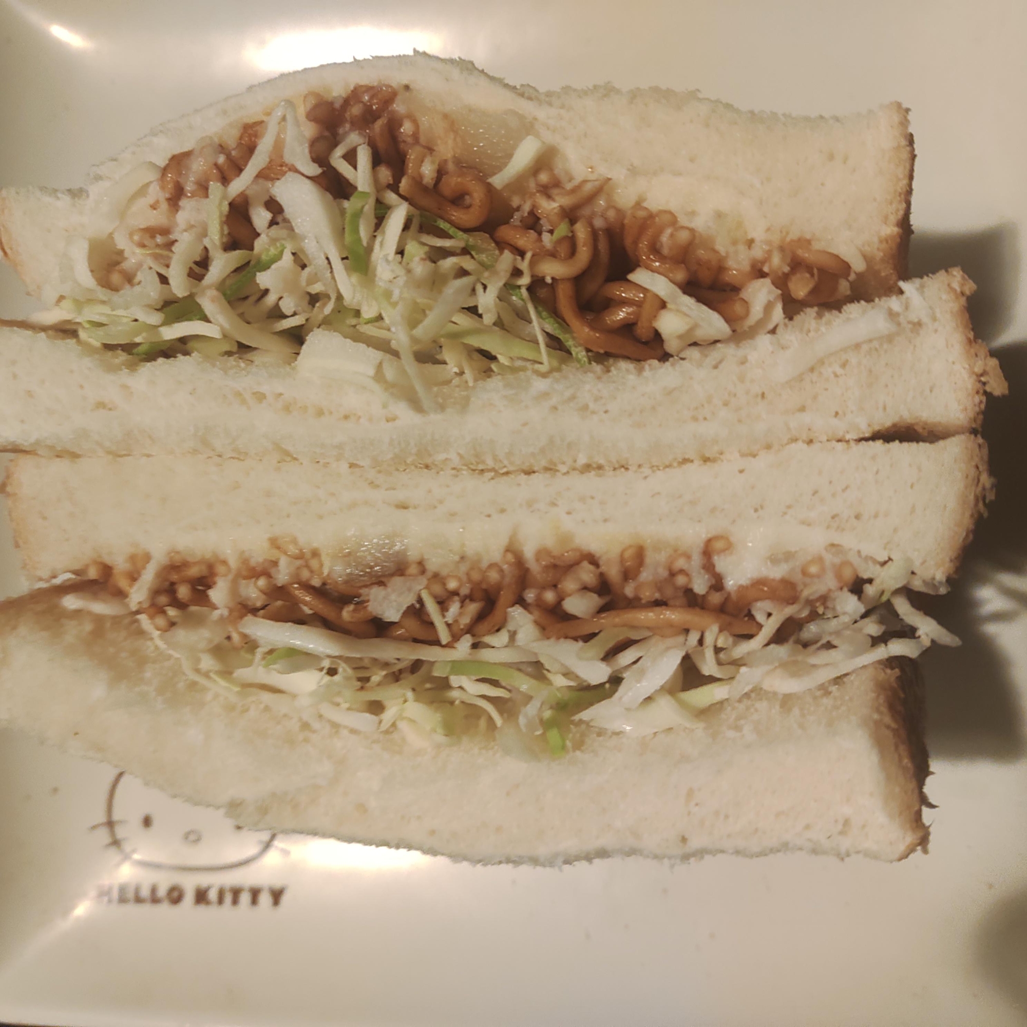 じゃがいも、キャベツの焼きそばサンド