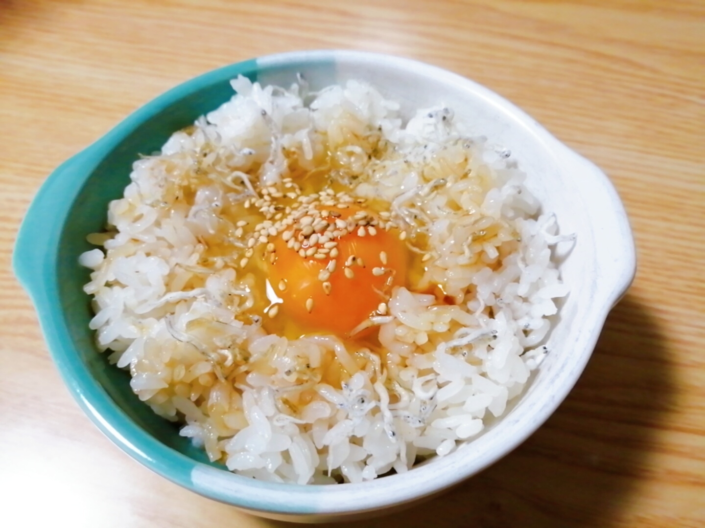 簡単☆ごま油香る♪ちりめんじゃことごまの卵かけご飯