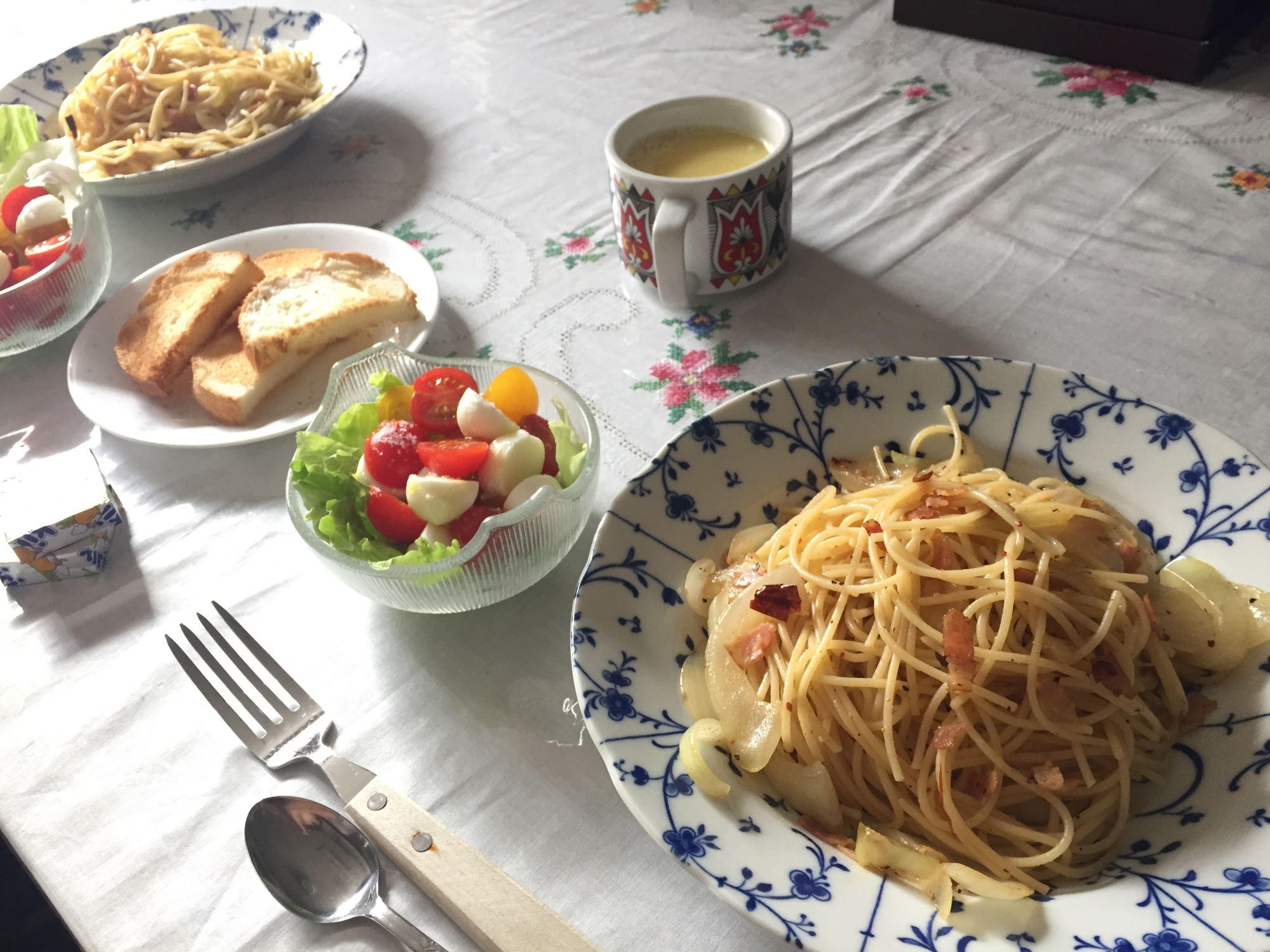 簡単☆ペペロンチーノとカプレーゼ