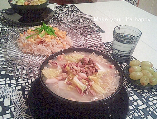 マルちゃん正麺豚骨味をえび餃子のタネでアレンジ