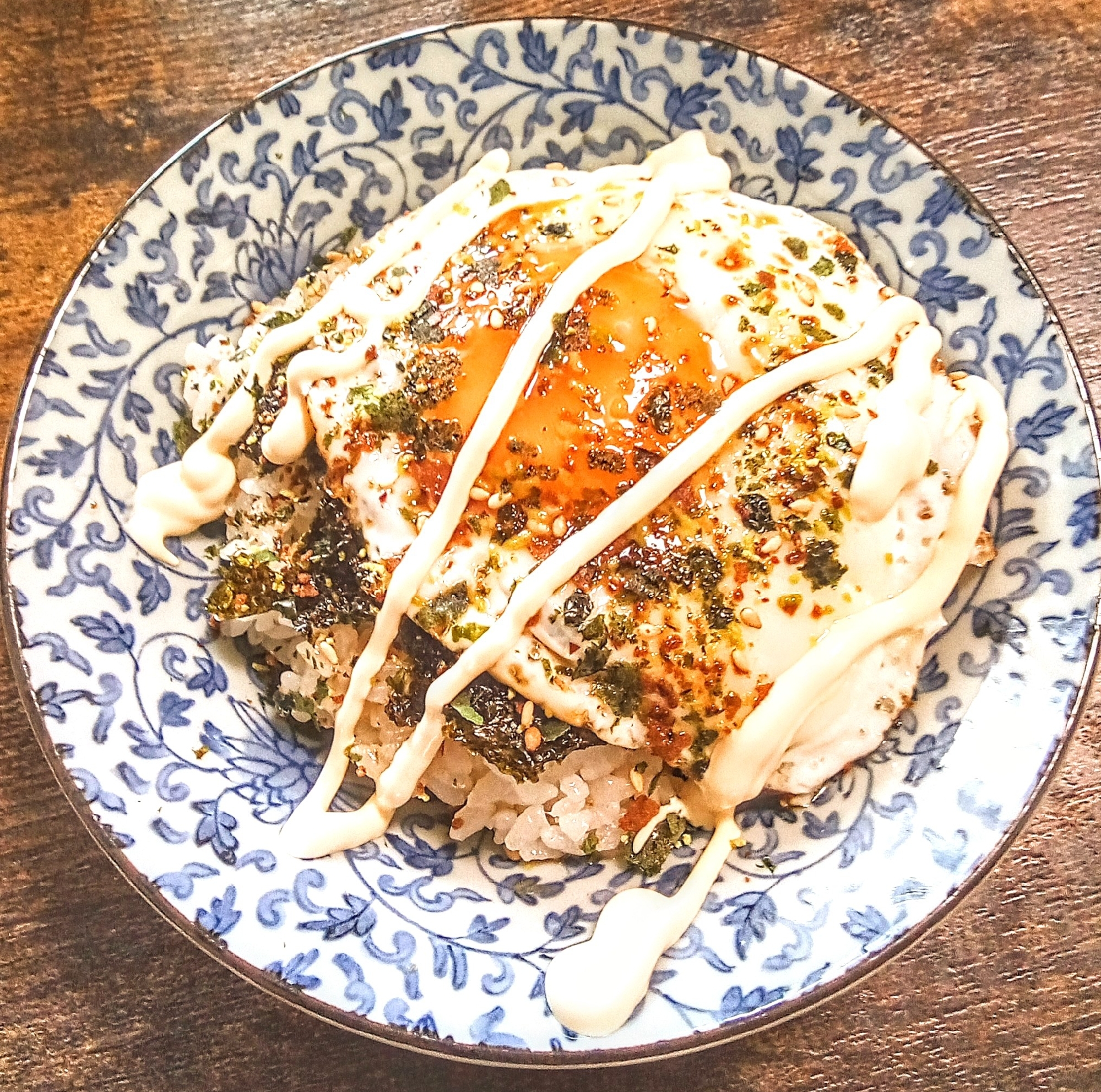 今日の目玉焼き丼は〜、ふりかけDe目玉焼き丼！！