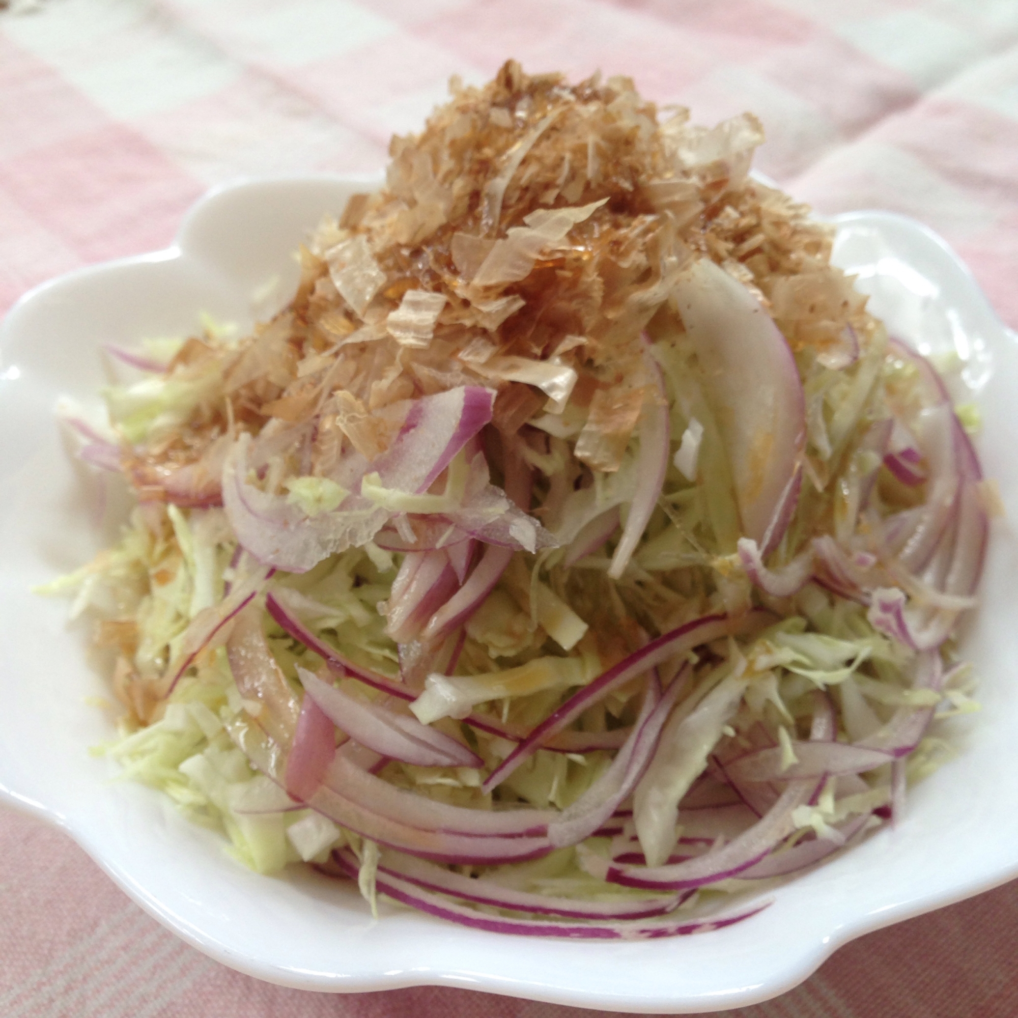 キャベツと紫玉ねぎの柚子醤油サラダ♪