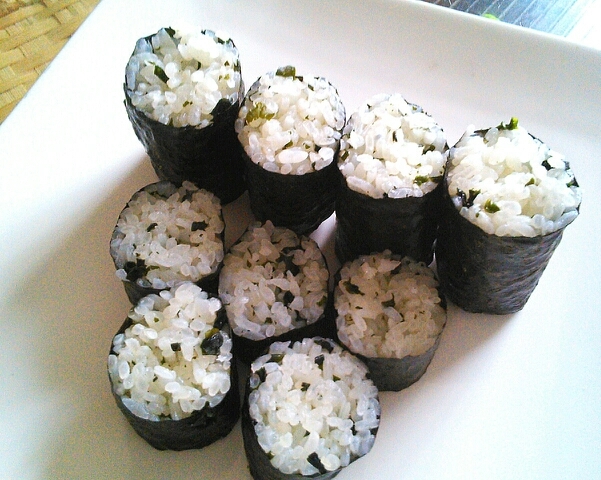 わかめご飯の素で！巻き巻き海苔巻きおにぎり♡