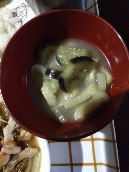 なす・わかめ・薄揚げの味噌汁♪
