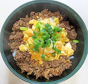 レンジで作る煎り卵！三色丼