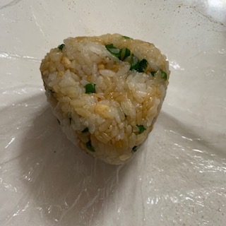 大葉が無かったので小ねぎだけで作ってますが、美味しく頂きました♪
大葉が入ったら、サッパリした味わいになりそうですね。次回は大葉入りで！