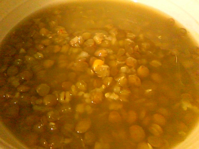 皮付レンズ豆玄米ご飯とうもろこしもち麦唐辛子スープ