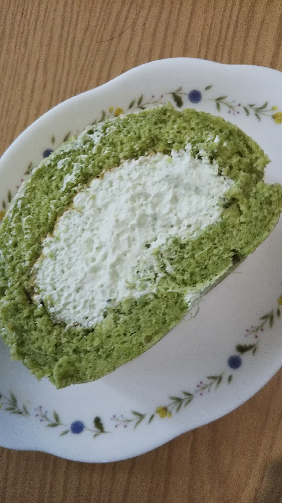 ほうれん草ロールケーキ