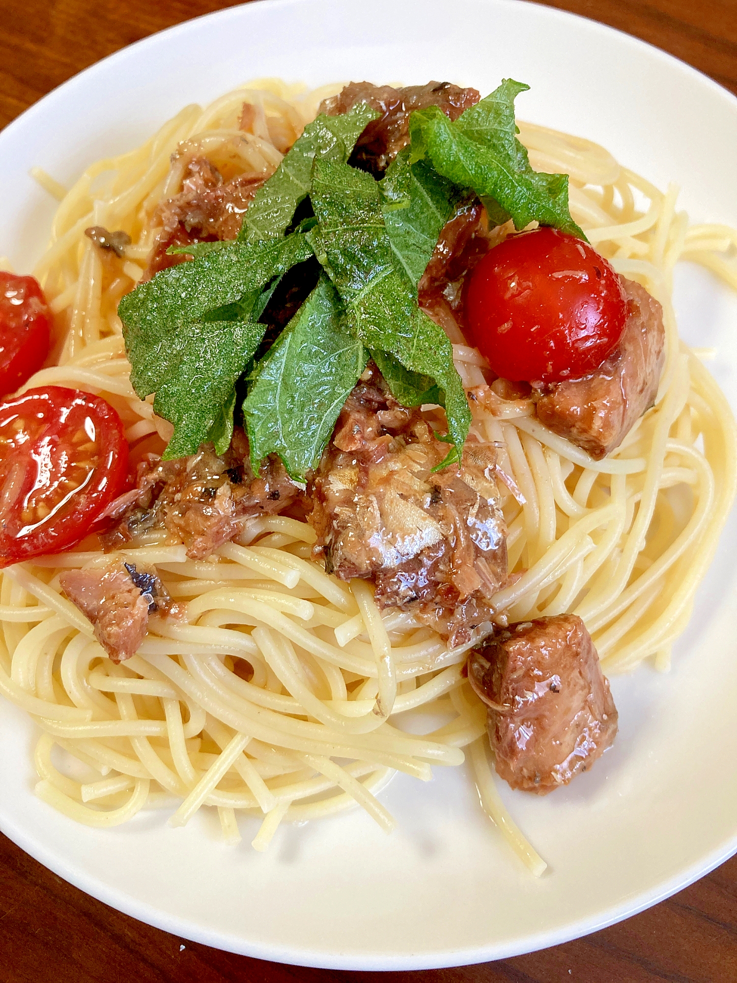 鯖缶とトマトで作る冷製パスタ