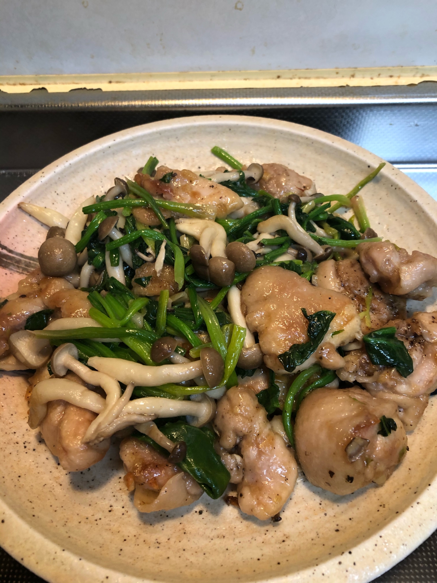 鶏肉としめじとほうれん草のガリバター醤油炒め^_^