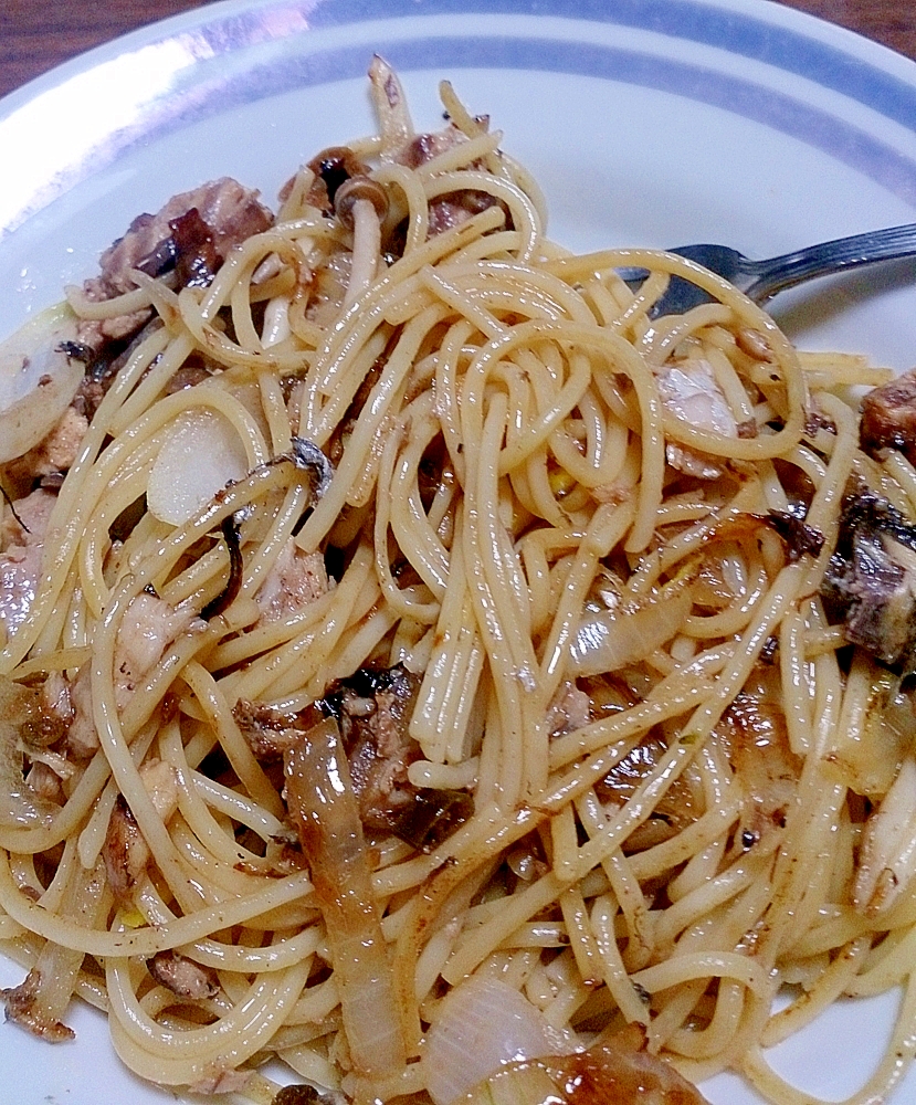 サバ缶と玉ねぎのしょうゆパスタ レシピ 作り方 By ちえ 楽天レシピ サバ缶と玉ねぎのしょうゆパスタ レシピ 作り方 By ちえ 楽天レシピ