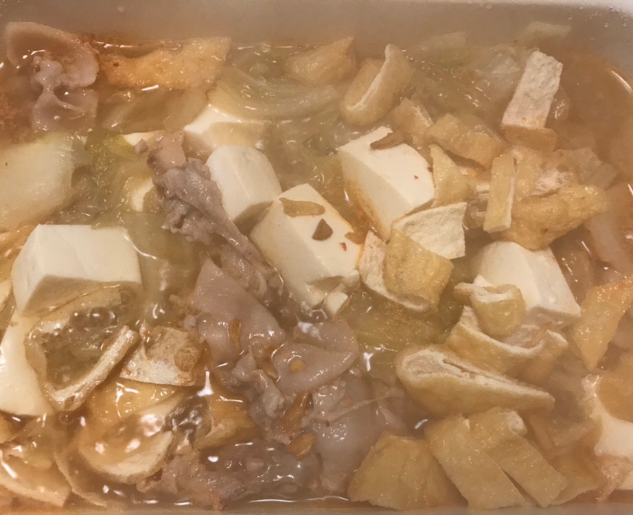 キムチ鍋の素で豆腐と白菜、豚薄切り肉の鍋