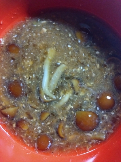 なめこの味噌汁（昆布だし）