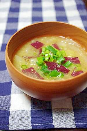 おいもの甘さが美味♪さつまいものお味噌汁