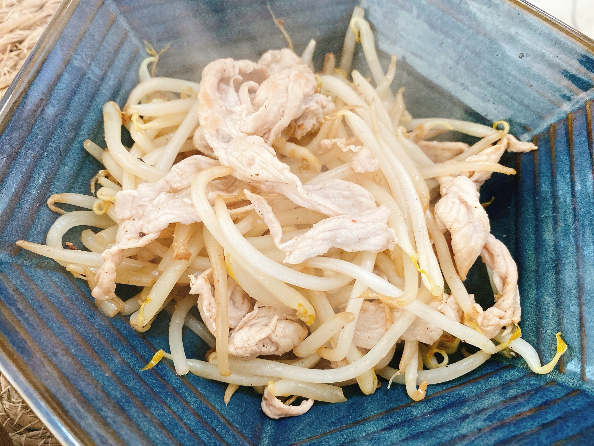 【もやしニンニク】 9e2e26a7c215bee423d2756fe0f046