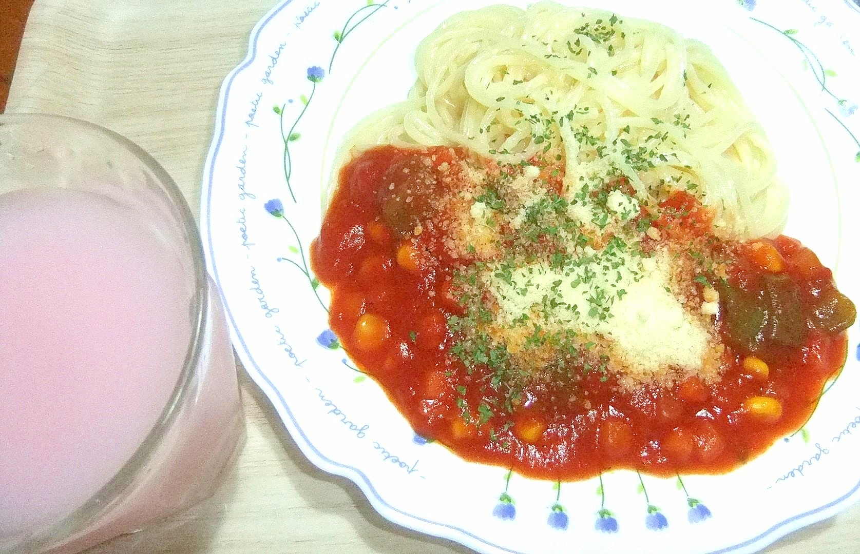 野菜だけのトマトソースでパスタ