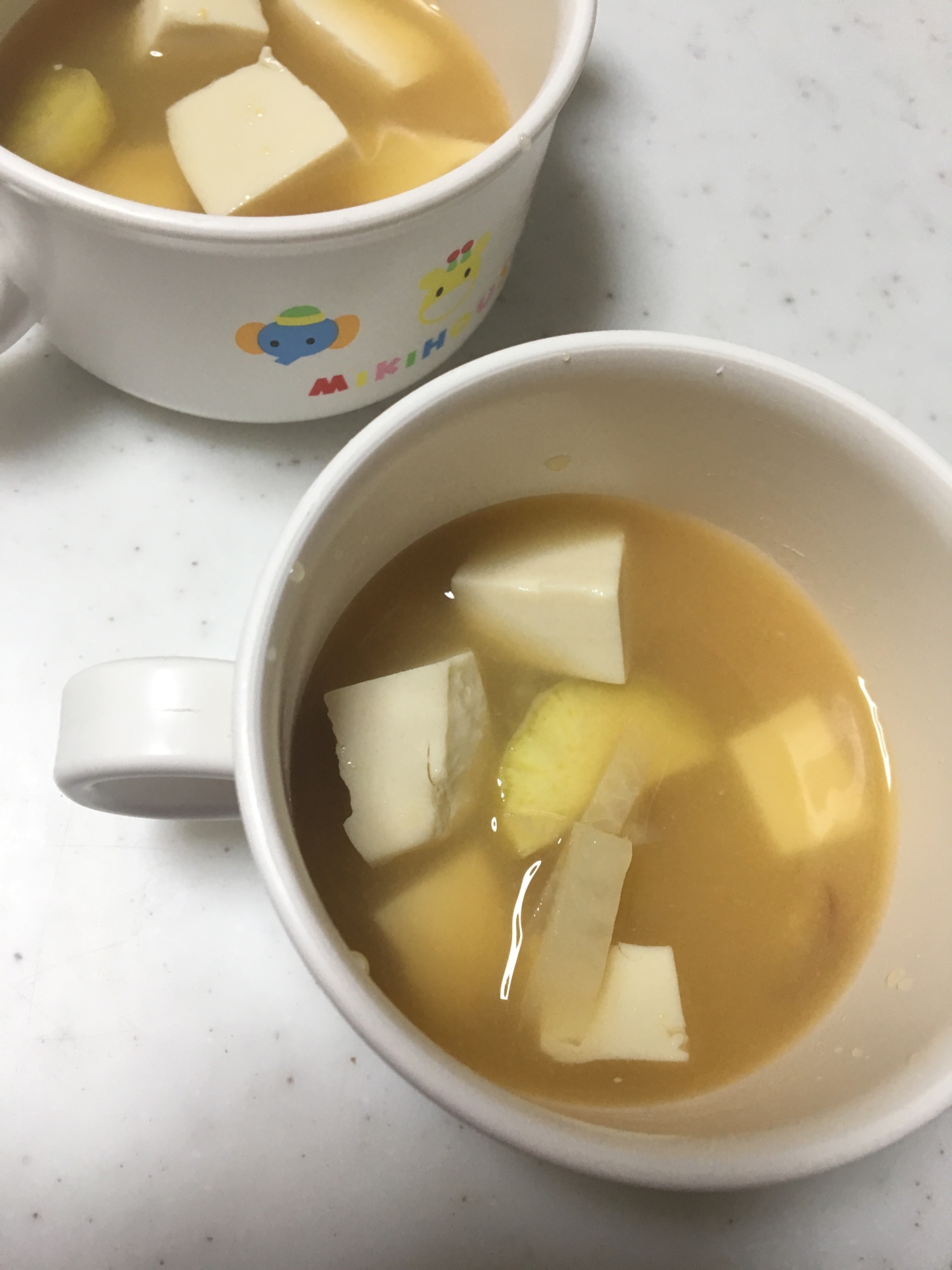絹ごし豆腐とおやつ芋と大根のお味噌汁(^○^)
