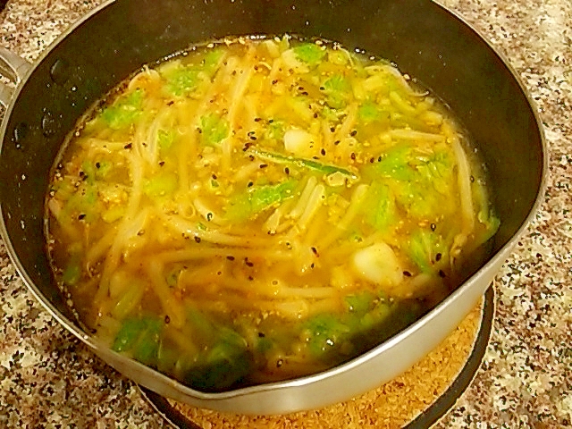 ピーマンとセロリのトムヤムご飯スープ