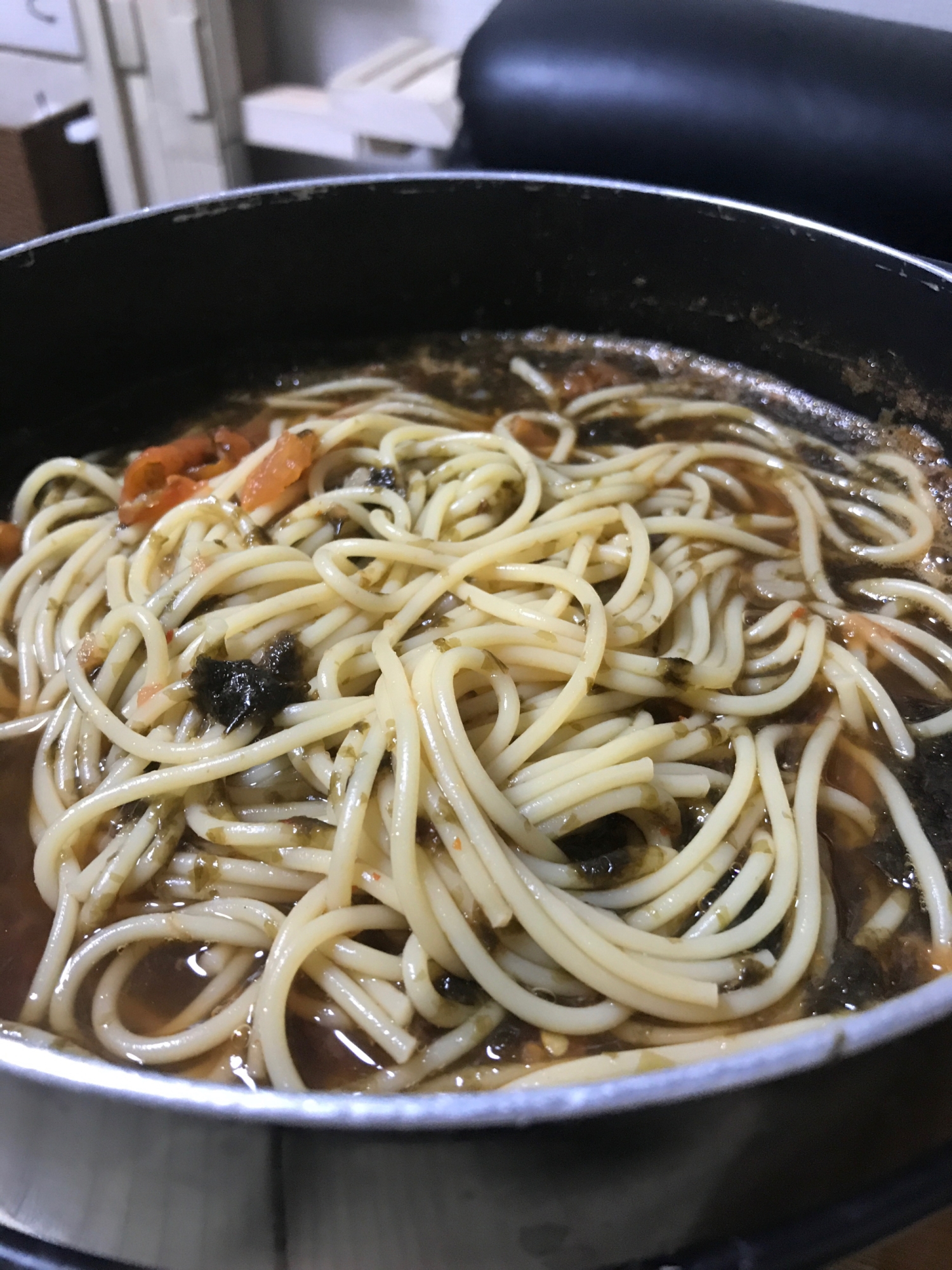 から〜い鍋パスタ