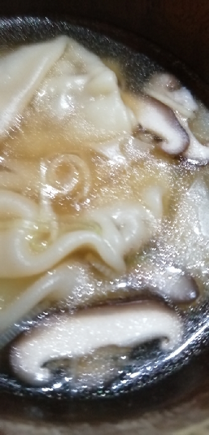 ワンタンと椎茸のスープ
