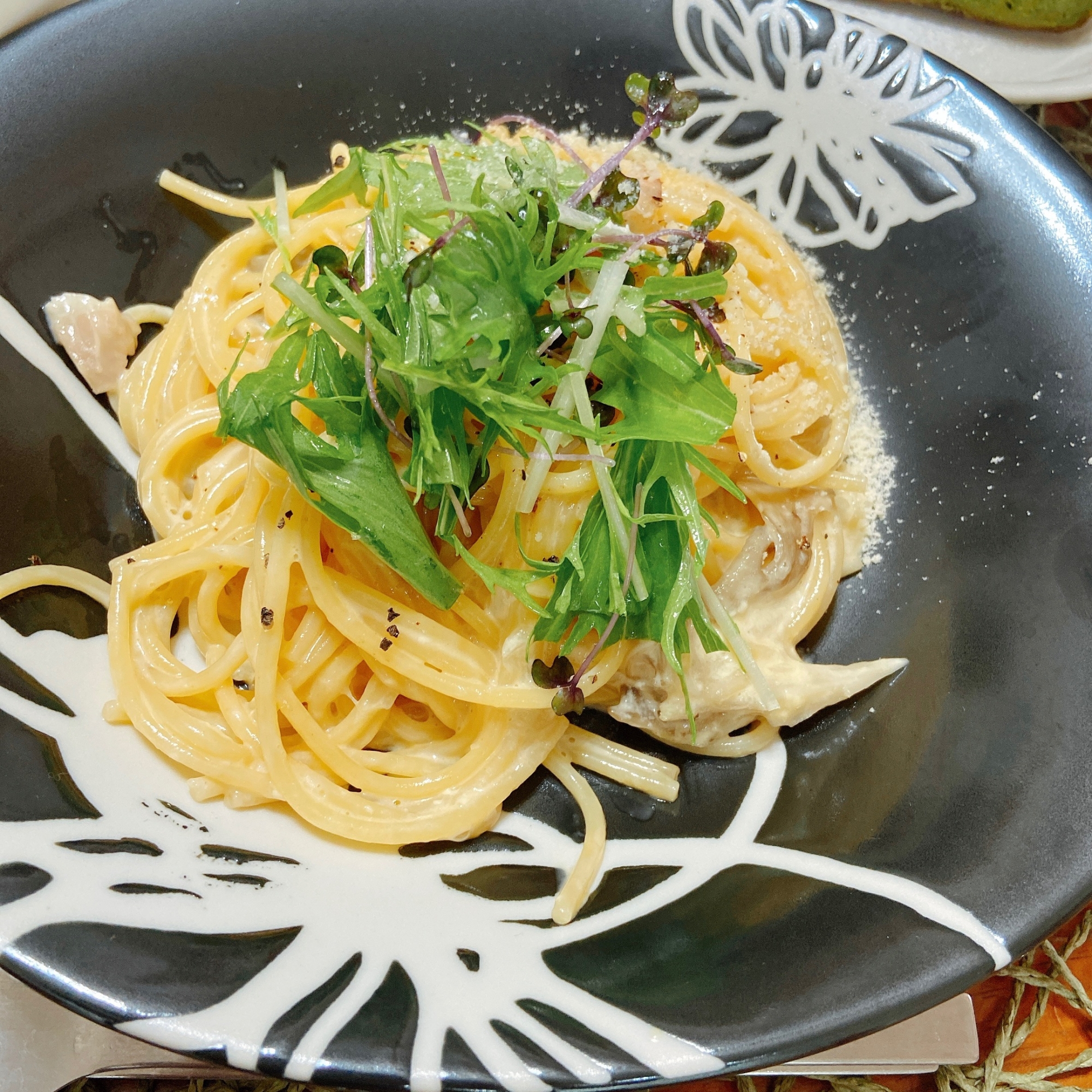 ベーコンと舞茸のカルボナーラ！水菜サラダ添え！