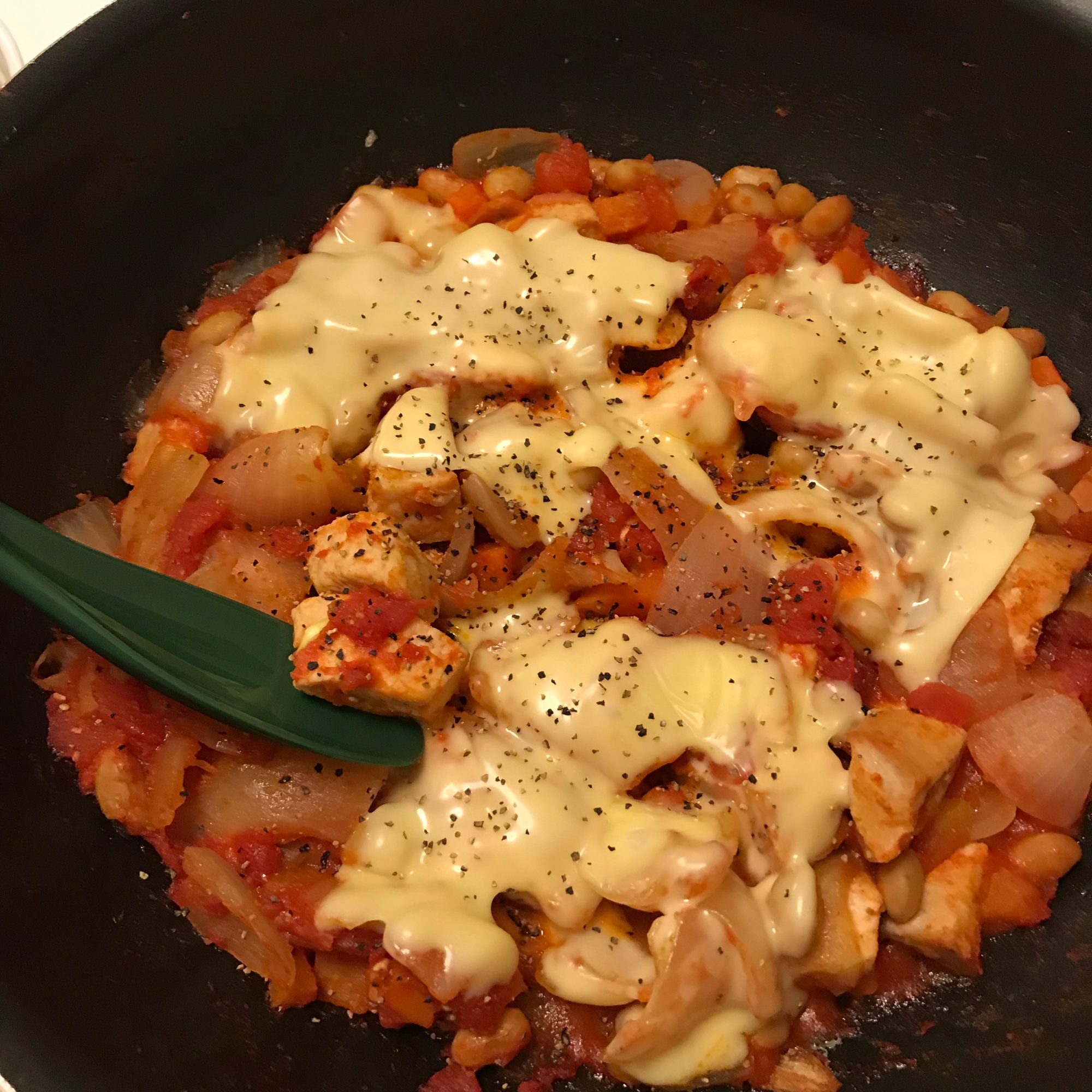 鶏肉と大豆のトマトチーズ煮込み