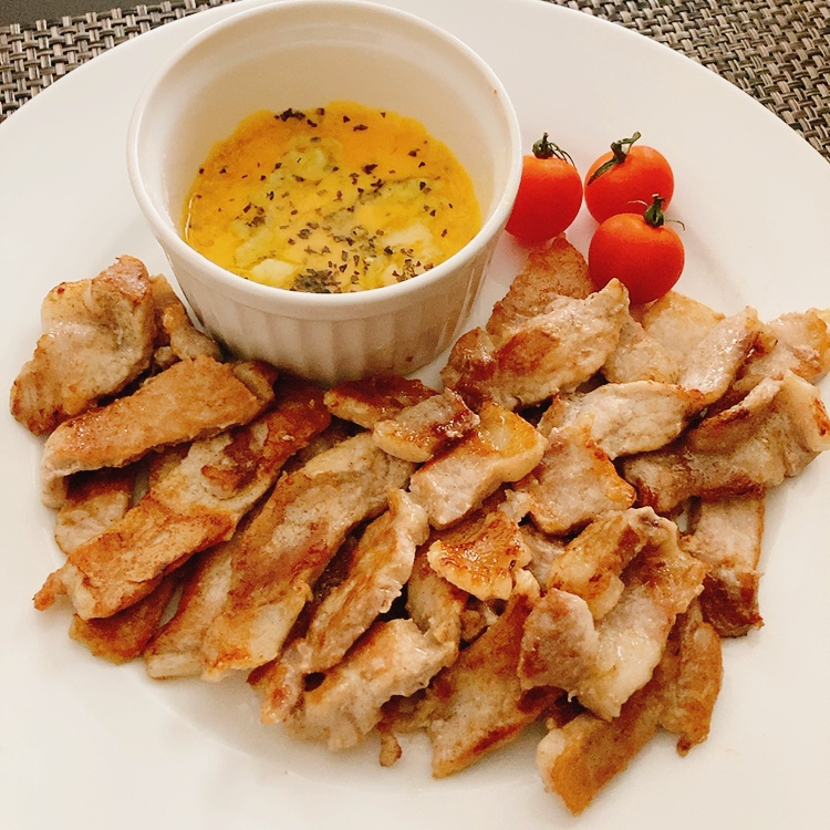 豚肉のバジルにんにくチーズディップ