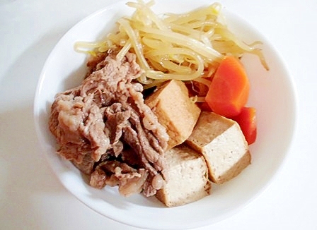 厚揚げとにんじんともやしで　肉豆腐