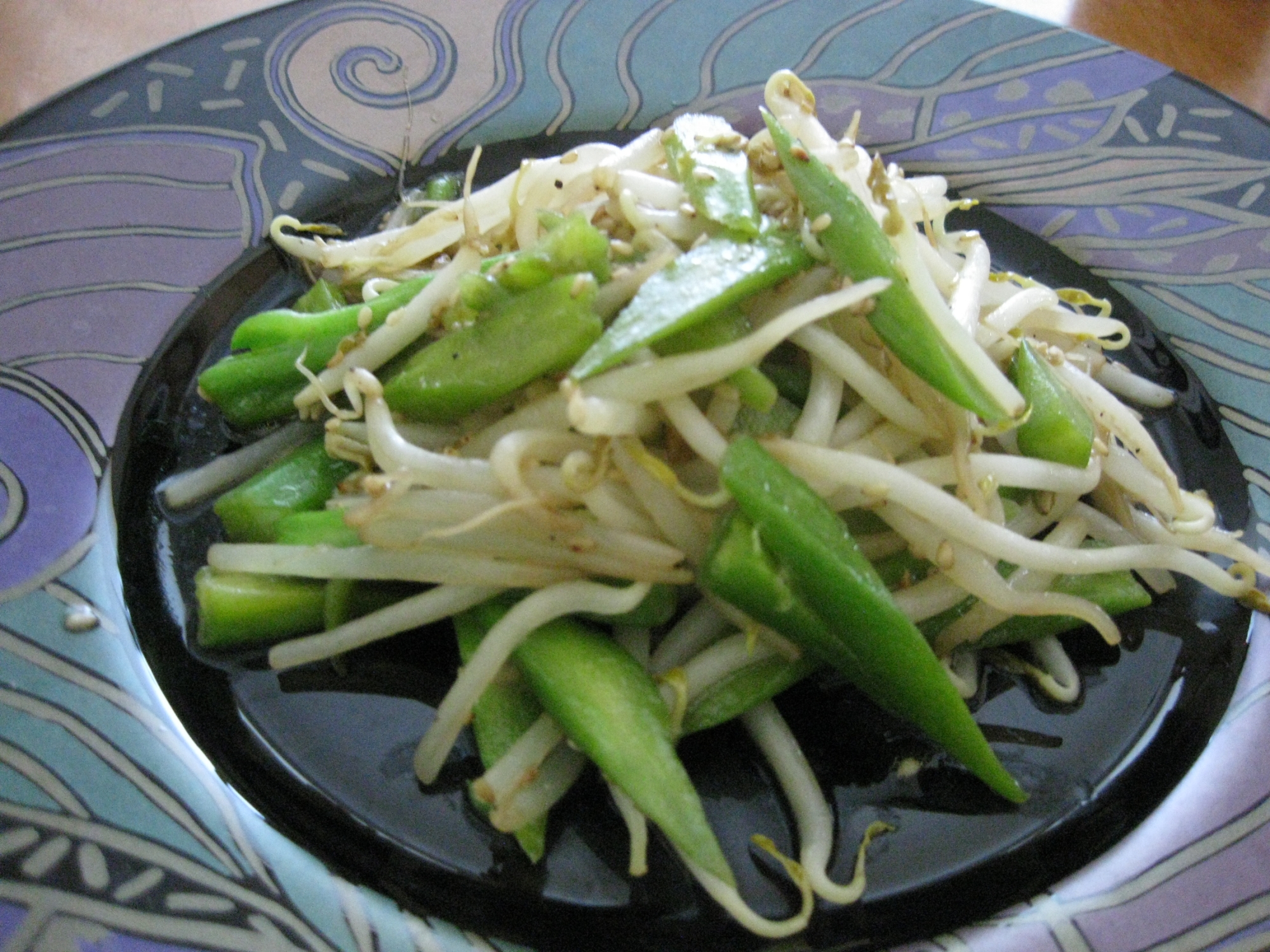 つるむらさきの茎ともやしのゴマ風味♪油炒め