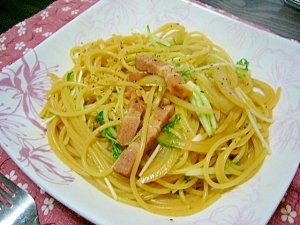 ランチに(/・ω・)/厚切りベーコンと水菜のパスタ